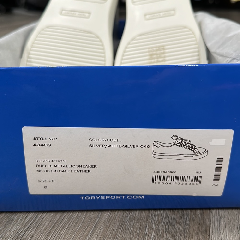 NEW- Ruffle Metallic Sneaker - Size 8 - Picture 5 of 5